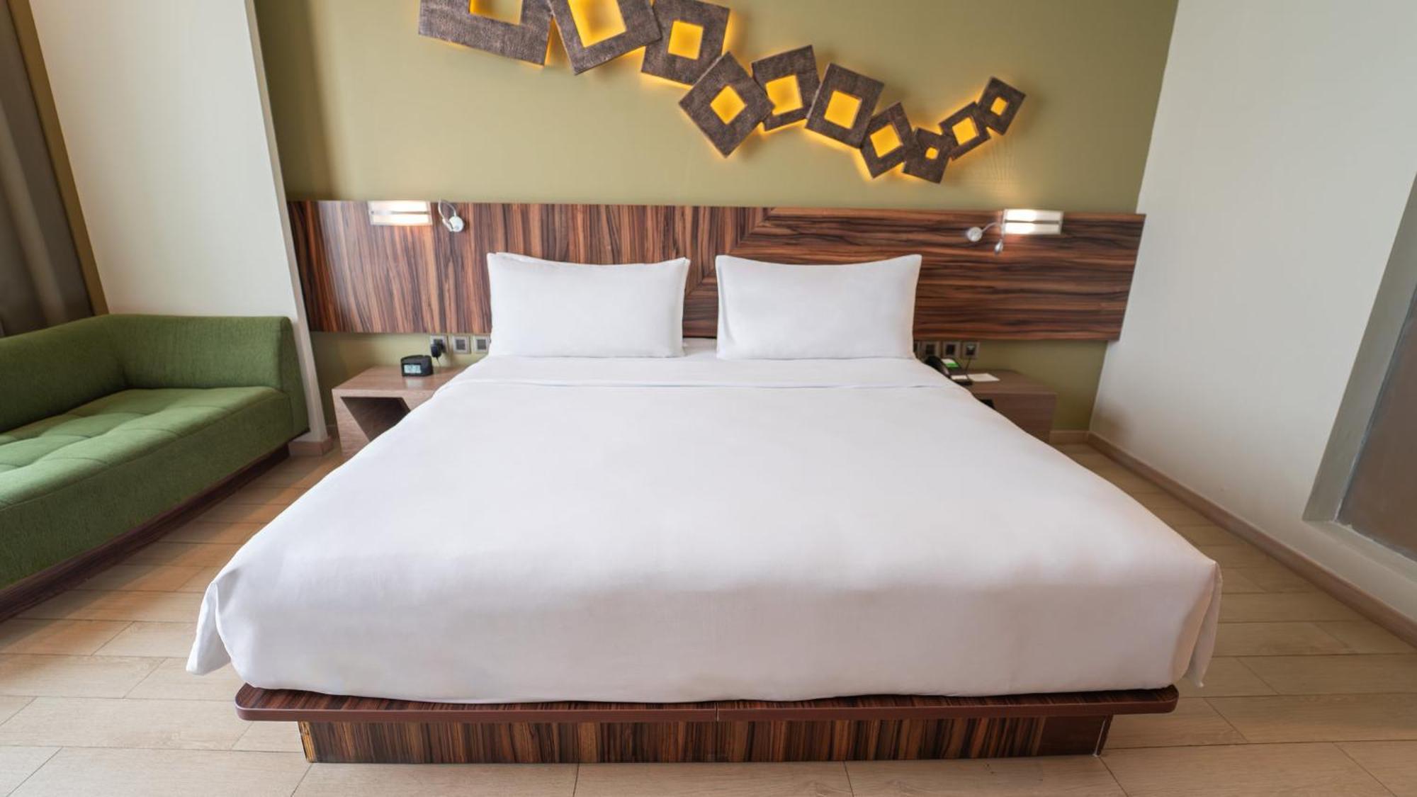 Holiday Inn Cikarang Jababeka By Ihg מראה חיצוני תמונה